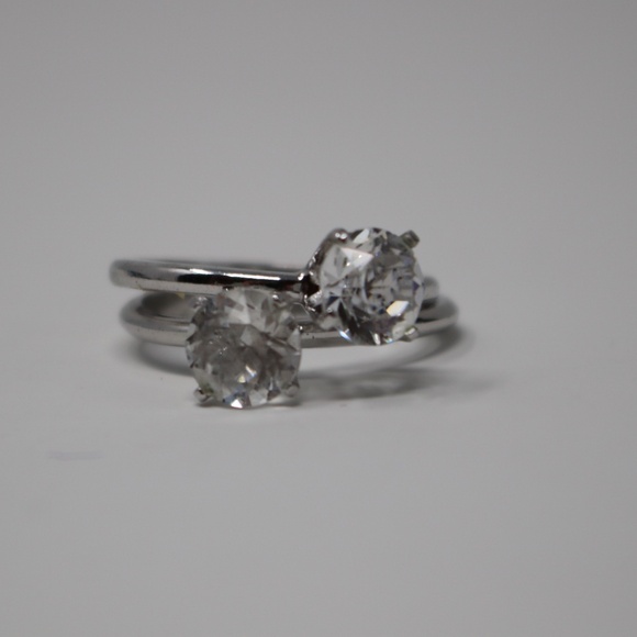 Vintage U with Arrow Uncas Solitaire Silver Toned Rings - Picture 2 of 4